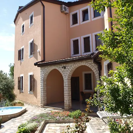 In Mit Moebliertem Balkon By Interhome Fažana