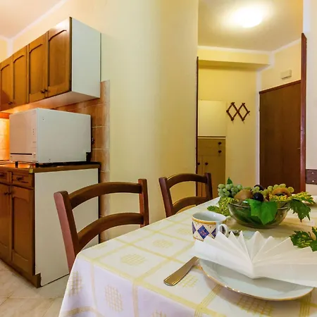 Apartamento In Mit Moebliertem Balkon By Interhome *
